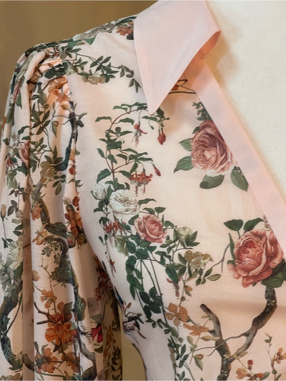 Alice +Olivia Charis Floral Pink Blouse in Sunset Grove English Rose Sz L NWT - Picture 6 of 16